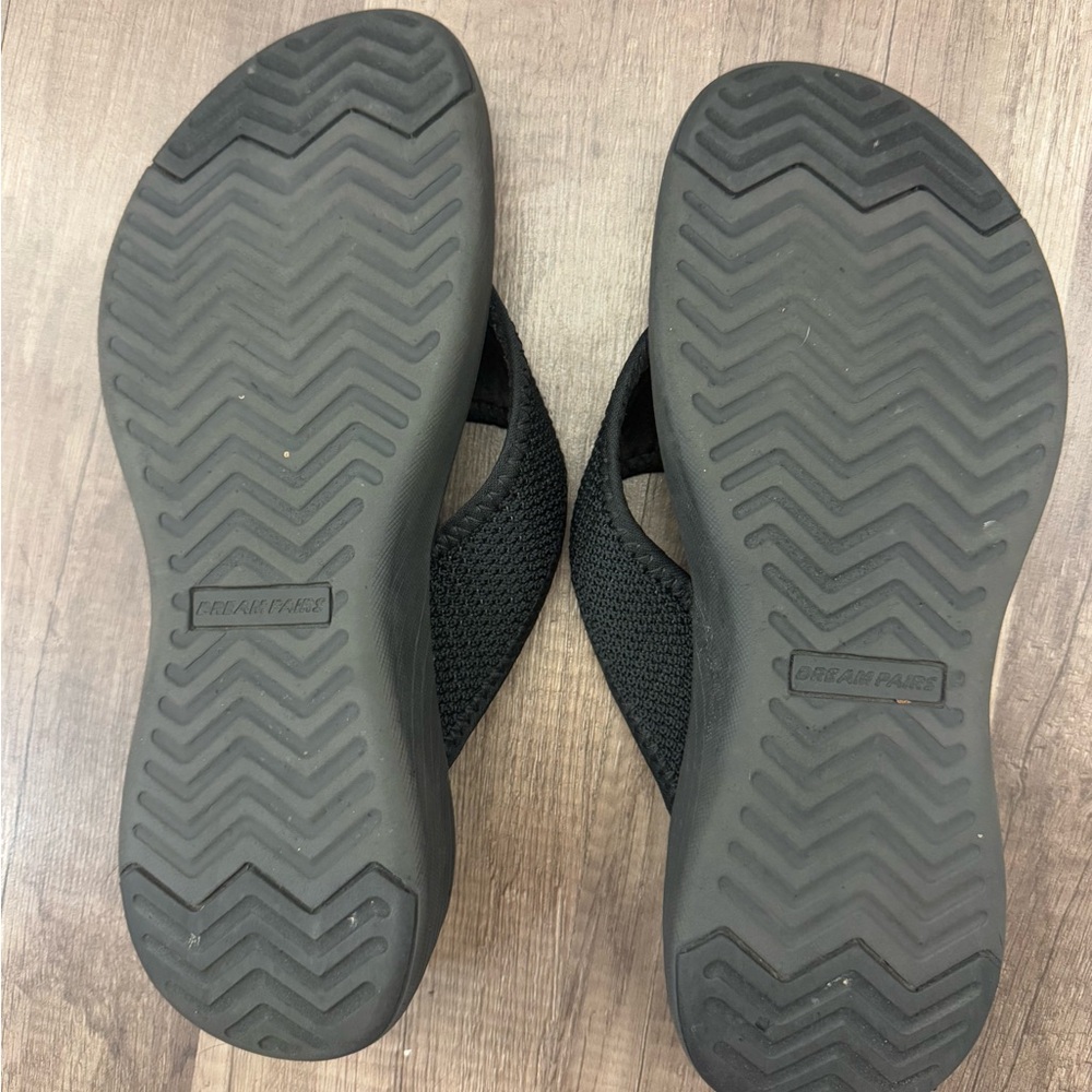 Dream Pairs Black Flip Flops - Picture 3 of 3